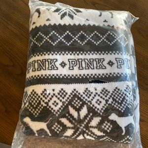 Super soft Sherpa throw blanket.